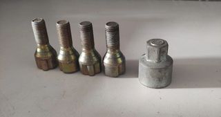 BULLONI ANTIFURTO UNIVERSALI 12X1,5 ZINC