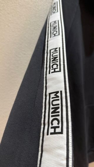 Sudadera Munich Negra con Capucha