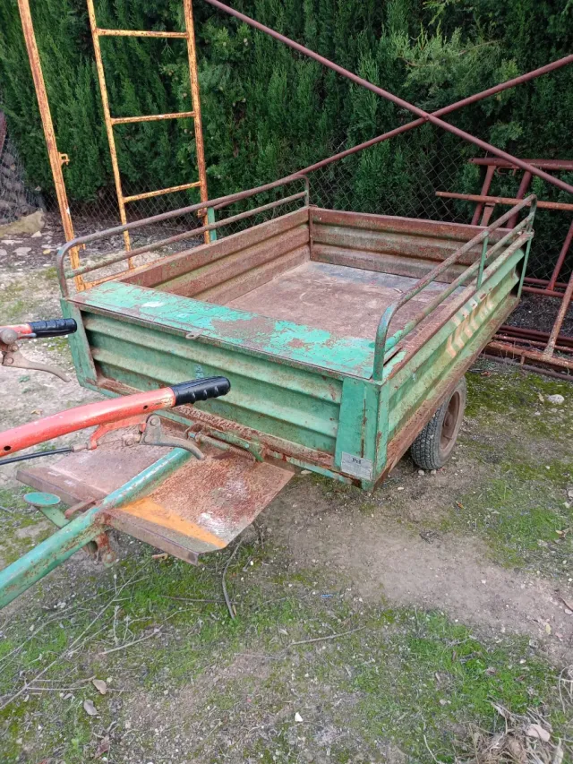 Mula mecánica con remolque