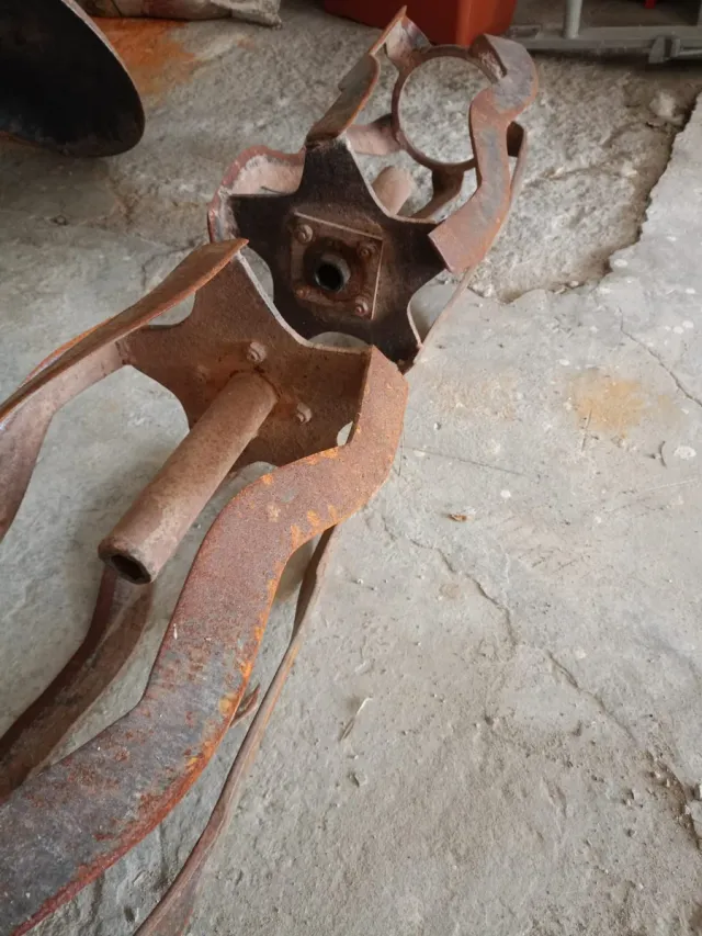 Mula mecánica con remolque