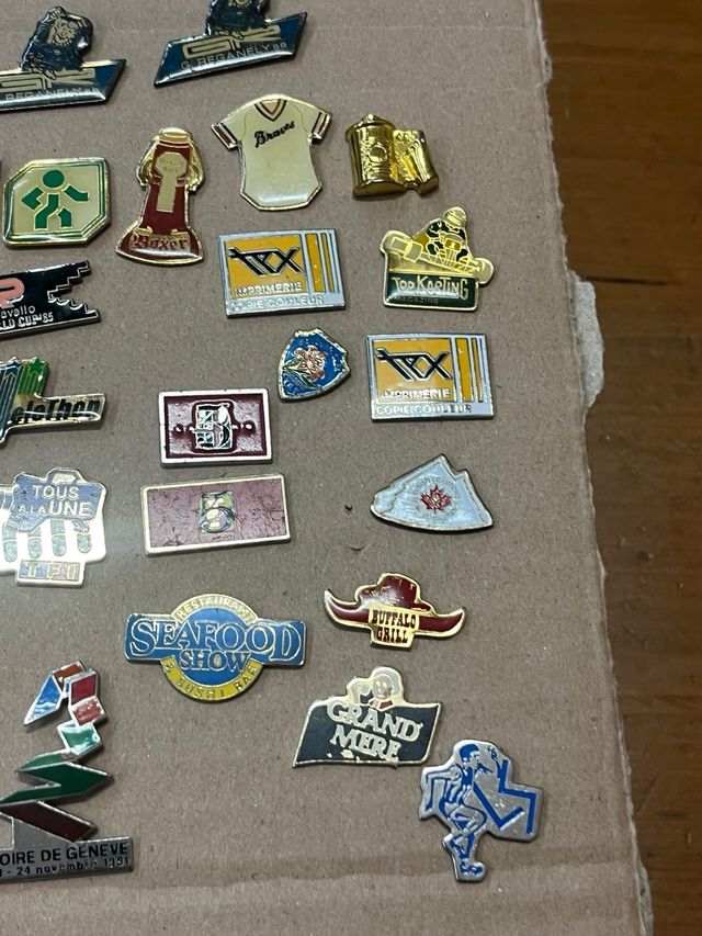 Lotto 38 spille vintage pins