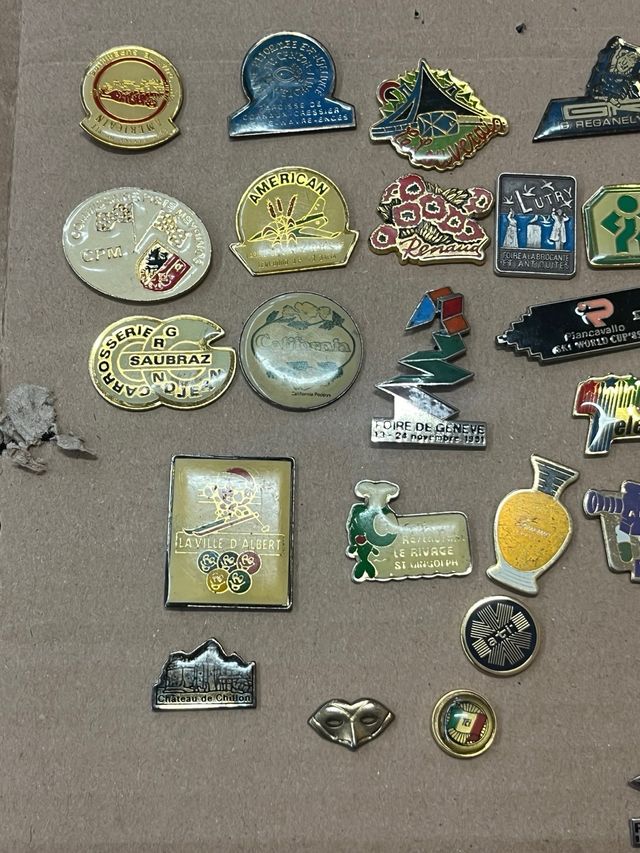 Lotto 38 spille vintage pins