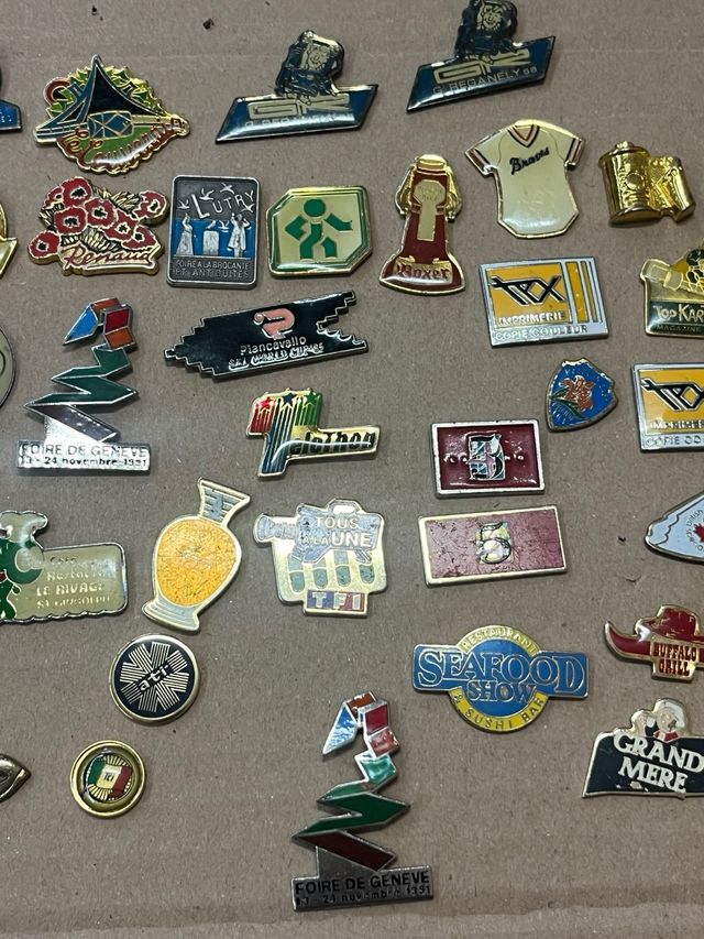 Lotto 38 spille vintage pins