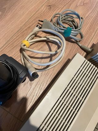Commodore 64 Beige con Joysticks