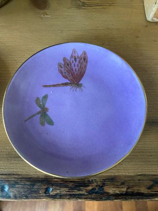 Platos de pan decorados con libélulas