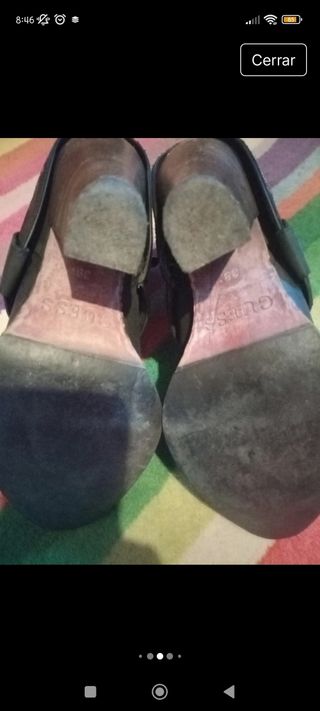 Botines negros con bordado multicolor