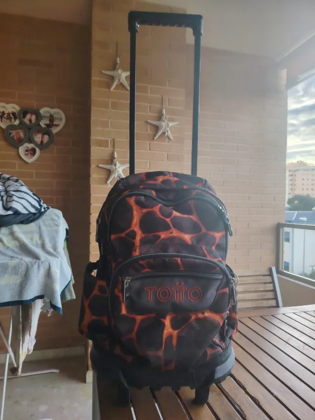 Mochila Totto con ruedas y diseño