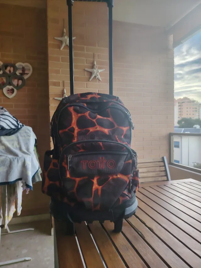 Mochila Totto con ruedas y diseño