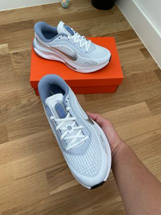 Nike Journey Run “White Metallic Silver”