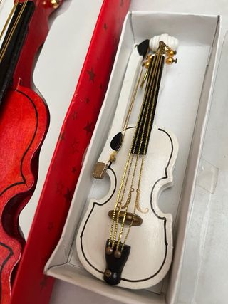 Violines decorativos antiguos , madera nuevos