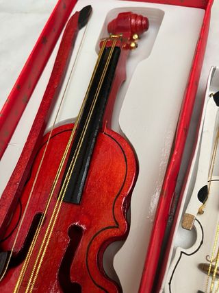 Violines decorativos antiguos , madera nuevos