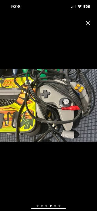 Nintendo 64 con controller e giochi

