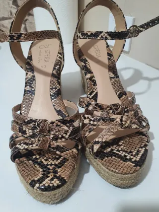 Sandalias cuña esparto serpiente