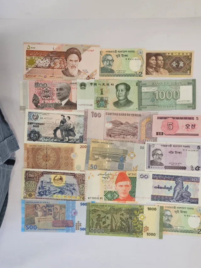 Lote 18 Billetes Diferentes Asia