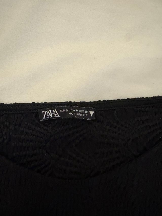 Top Zara manga larga negro texturizado