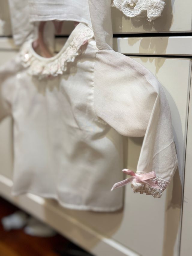 Lote 2 camisas bebé 1 mes Detalle lazo y florecita