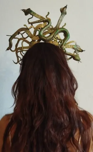 Corona Medusa Halloween Dorada y Verde