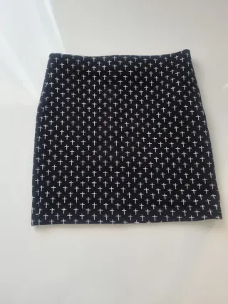 Minifalda estampada cruz blanca talla S/26