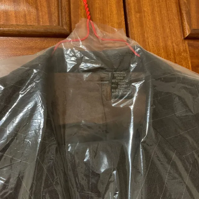 Elegante traje de rayas gris de hombre