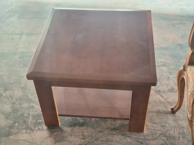 Mesita auxiliar de madera