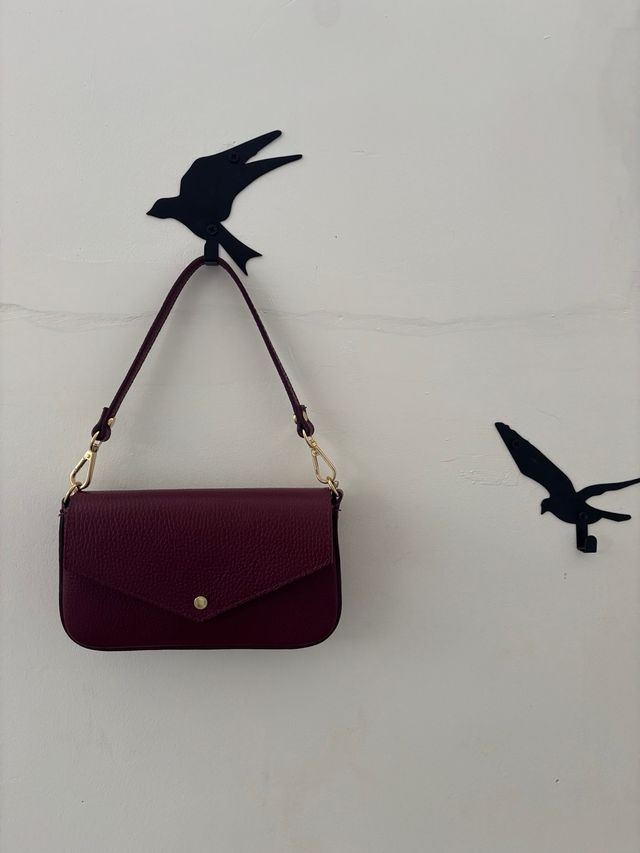 Bolso piel burdeos elegante