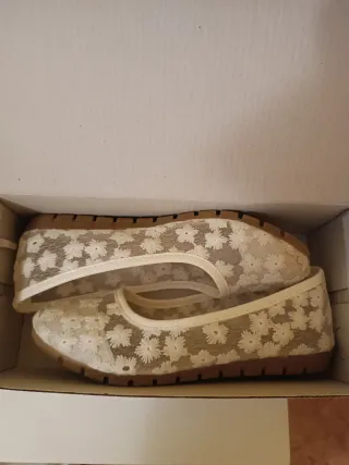 Zapatillas Bailarinas Blancas y Beige