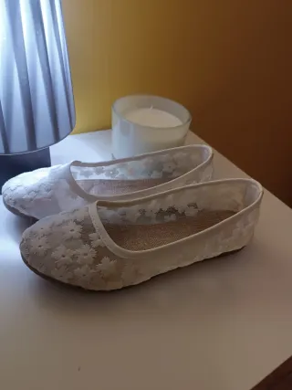 Zapatillas Bailarinas Blancas y Beige