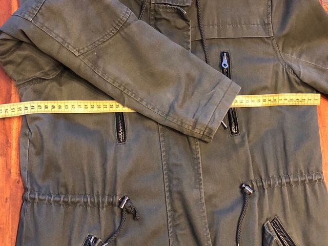 Parka militar verde Stradivarius Talla S