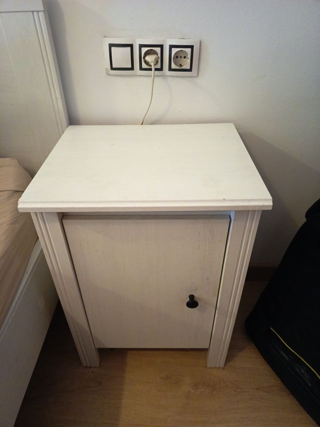 Mesita de noche blanca Ikea