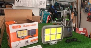Lampada solare FOYU con telecomando
