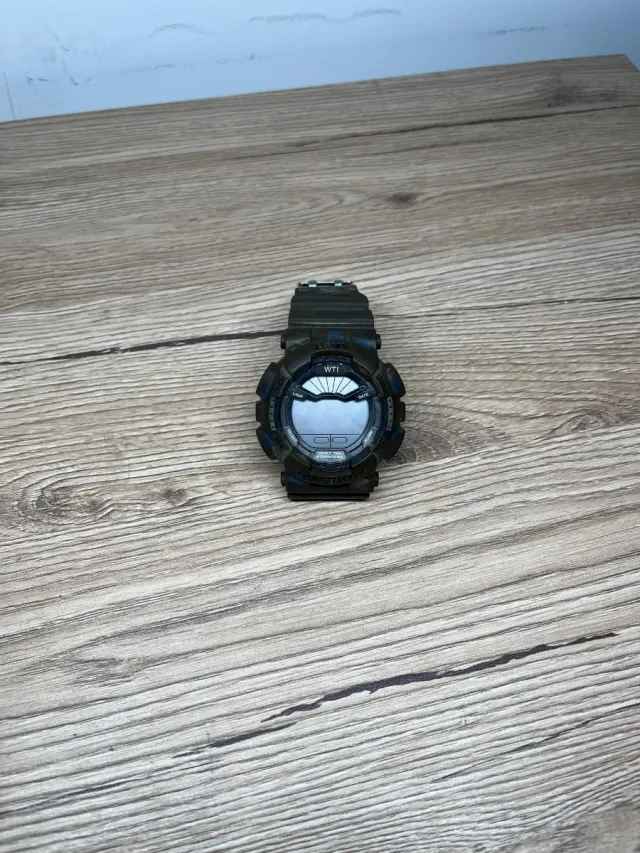 Reloj digital deportivo//Hay que cambiar la correa