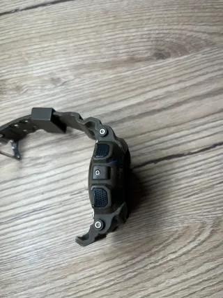 Reloj digital deportivo//Hay que cambiar la correa
