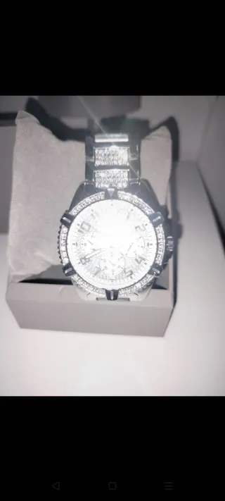 Reloj Guess Plateado 