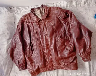 Chaqueta de cuero marrón