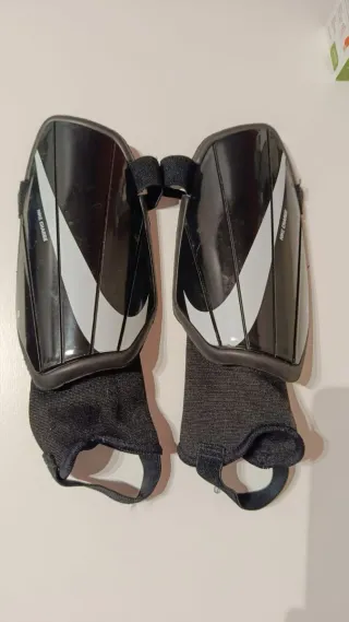Espinilleras Nike niño