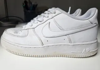 Nike air force 38.5 y puma futbol 40.5