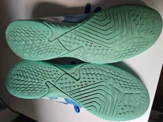 Nike air force 38.5 y puma futbol 40.5