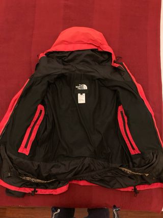 Chaqueta GORO-TEX de The North Face Roja y Negra