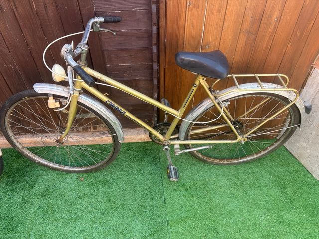 Bicicleta Clásica Dorada Orbea y otra BH