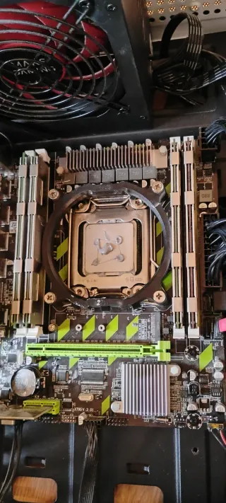 Intel Xeon 2620 + 16GB RAM leer