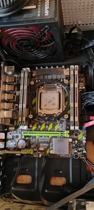 Intel Xeon 2620 + 16GB RAM leer