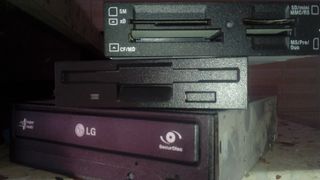 Lector Tarjetas ,disqueteras y Grabadora DVD