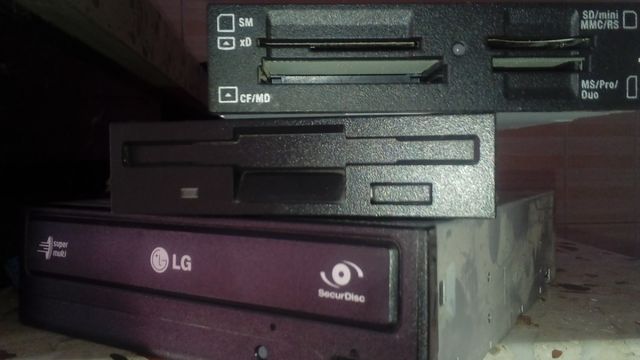 Lector Tarjetas ,disqueteras y Grabadora DVD