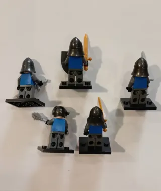 5 Minifigure Cavalieri Dei Falchi Neri 