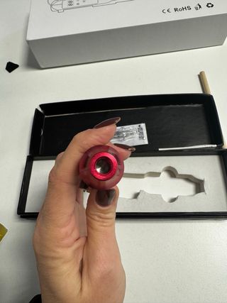 Pluma de Ácido Hialurónico Roja