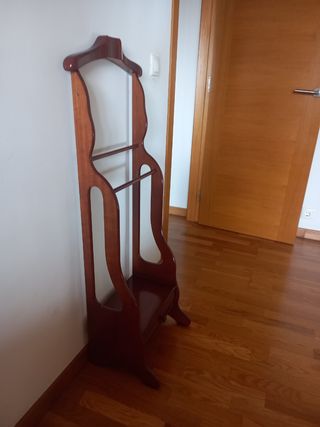 Galán de noche de madera de roble