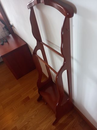 Galán de noche de madera de roble
