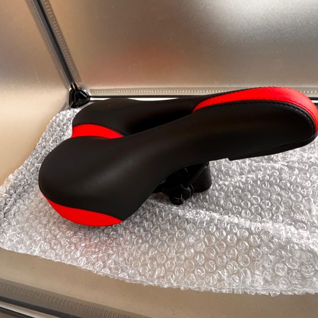 Sella Bici Nera e Rossa