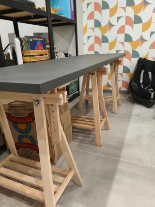 Mesa de madera multiusos gris