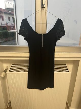 Abito nero pizzo corto